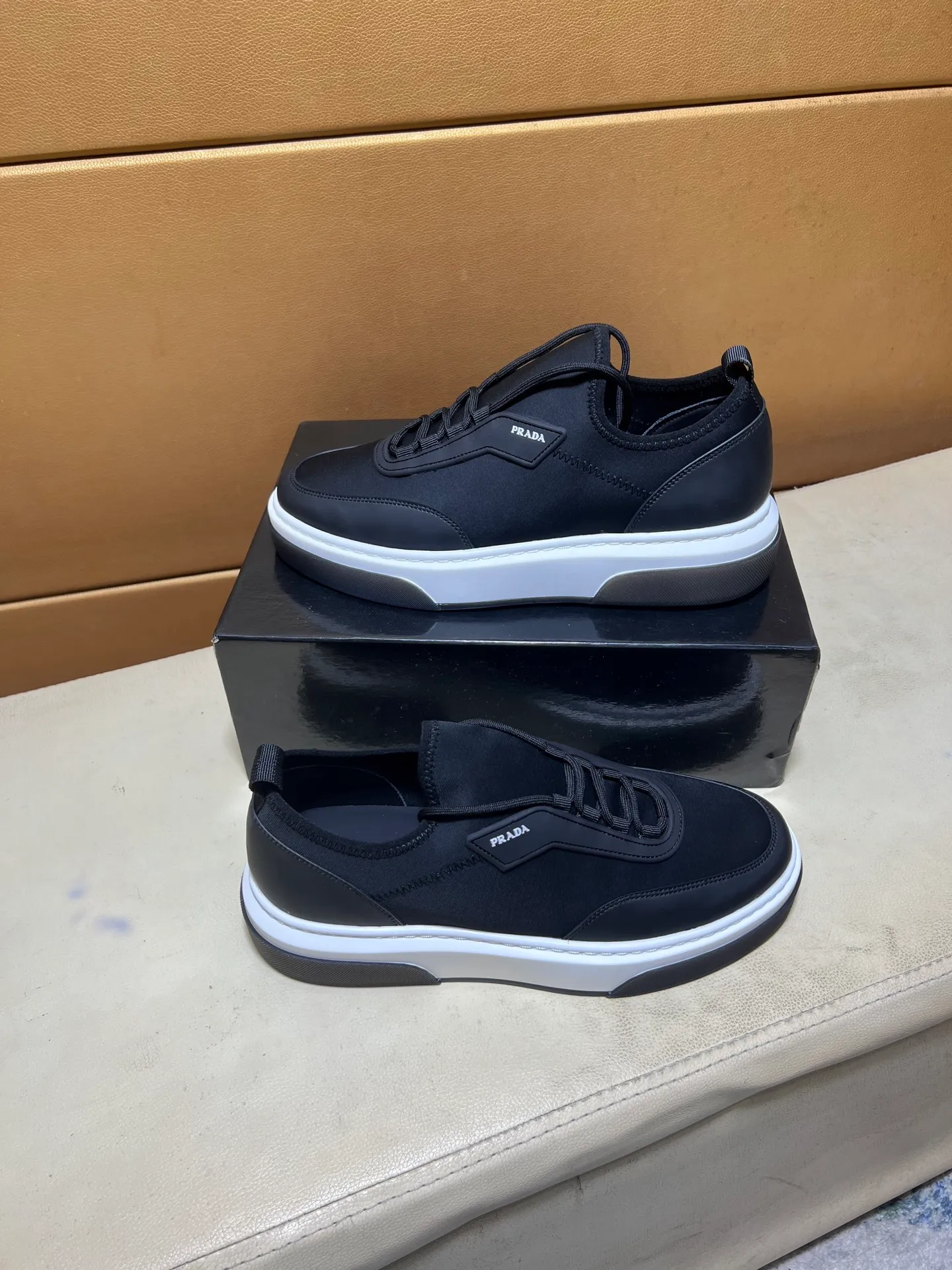 pp560💰👑👑《PRADA》【Classic Original Version】Prada: Top 🔝 Purchasing Agent 🔍🔍Sold at the latest men’s counter simultaneously, imported high-quality original version from Italy 🇮🇹: 🔝Brand silk calfskin·Shoe height, brand logo·Brand high mercerized canvas cloth·Tongue screen printing Brand logo: Prominent (high-end, extravagance, class), exquisite workmanship (imported Italian 🇮🇹 water-based mesh lining, 🐂cowhide feet), soles: original soles specially provided by the original factory, double-layer movable molding: transparent air cushion bottom, environmentally friendly, wear-resistant, ultra-light, comfortable, 🌲🌲🌲, real-life photos 🎬The real ones are more beautiful Code number 38-44